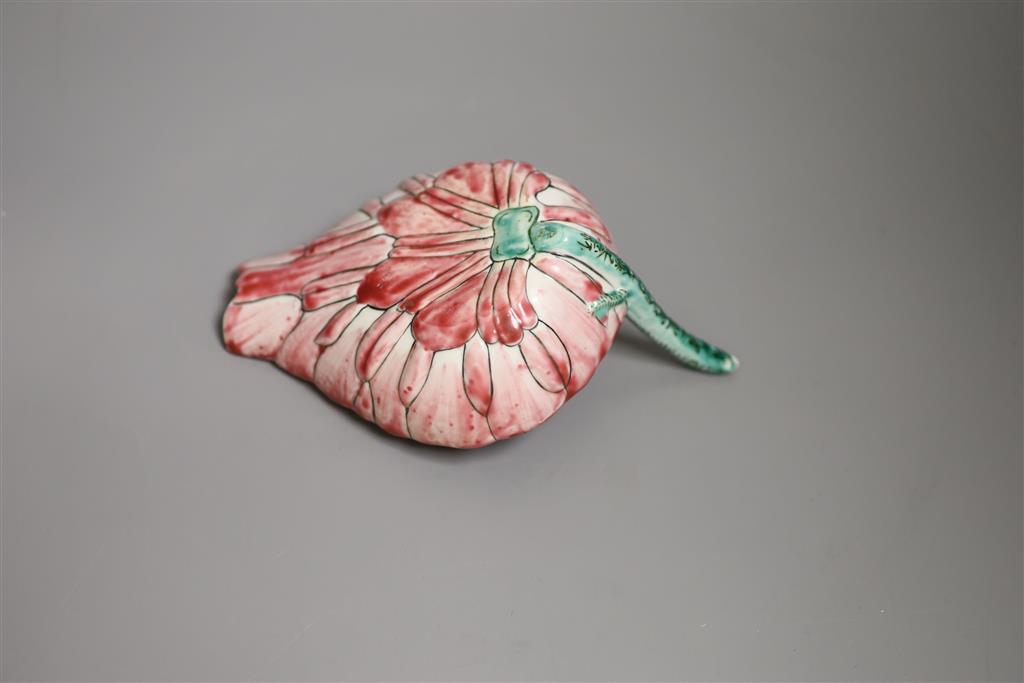 A Chinese porcelain lotus water dropper